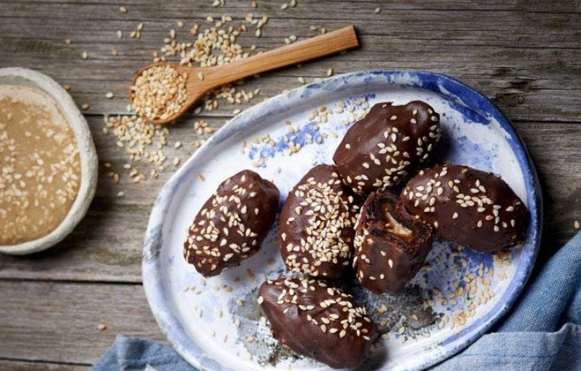 Dates with chocolate and tahini